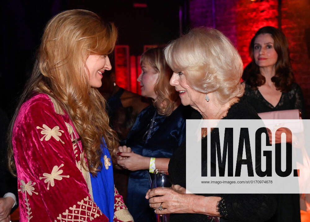 . 17 10 2022. London, United Kingdom. Camilla, Queen Consort, with actress Natascha McElhone at the 2022 Booker Prize awards ceremony in London. xi-Imagesx IIM-23852-0011