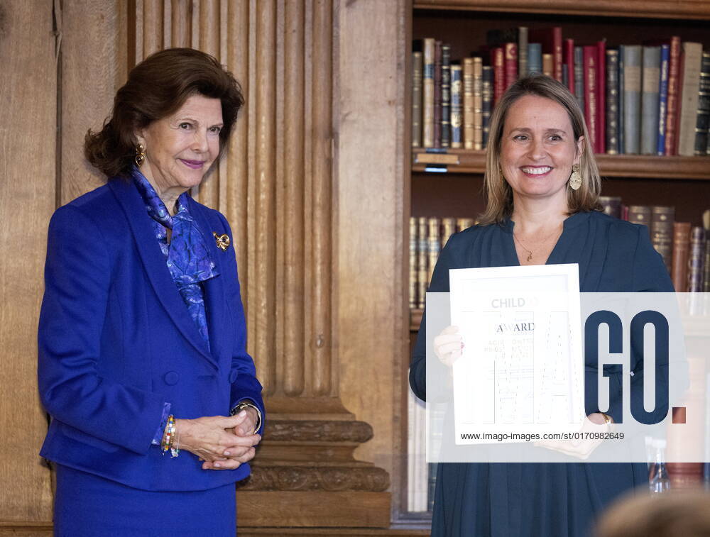 STOCKHOLM 20221018 Anne Batiot ép Labasire from the French organization ACPE receives an award from Queen Silvia during the ceremony of the Child 10 award in the Bernadotte Library at Stockholm Palace STOCKHOLM SWEDEN