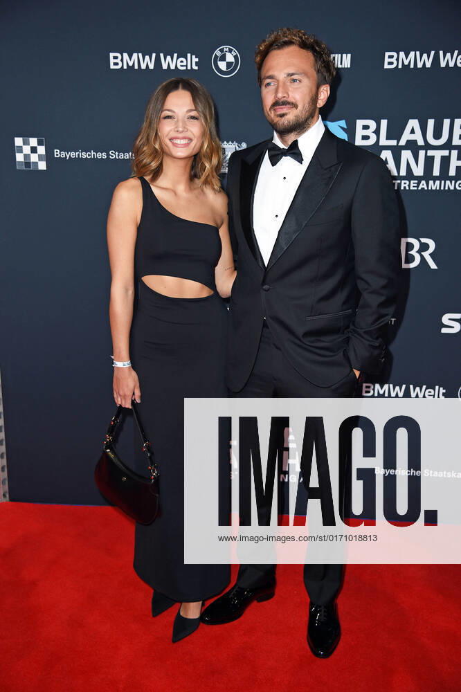 Lena Meckel, David Helmut bei der Preisverleihung Blauer Panther TV & Streaming Award in der BMW-Welt in München am 19.10.2022
