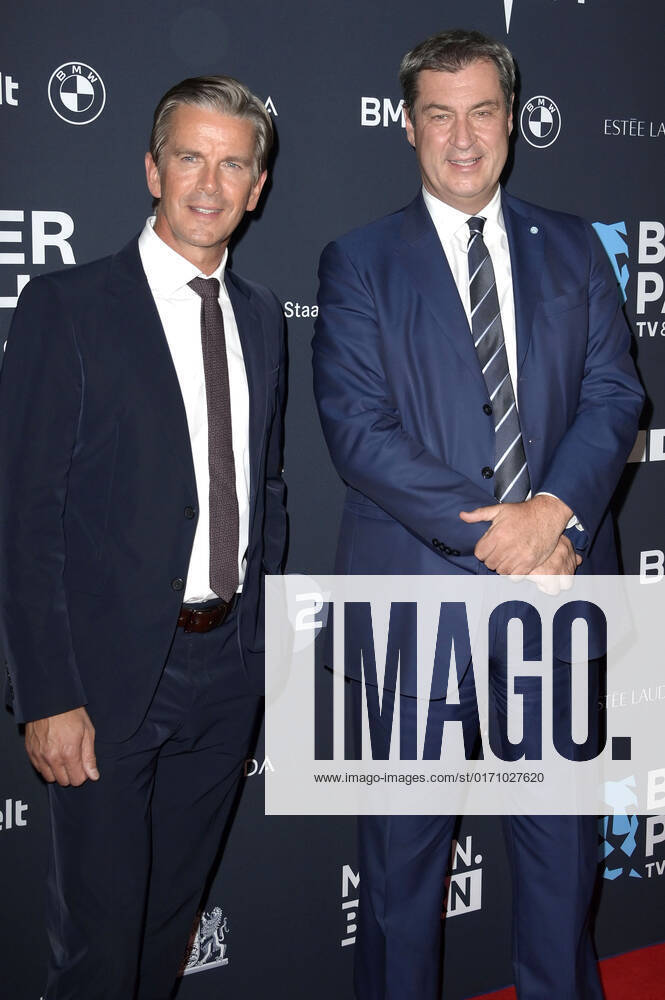 Markus Lanz und Markus Söder bei der Verleihung vom Blauer Panther - TV & Streaming Award 2022 in der BMW Welt. München