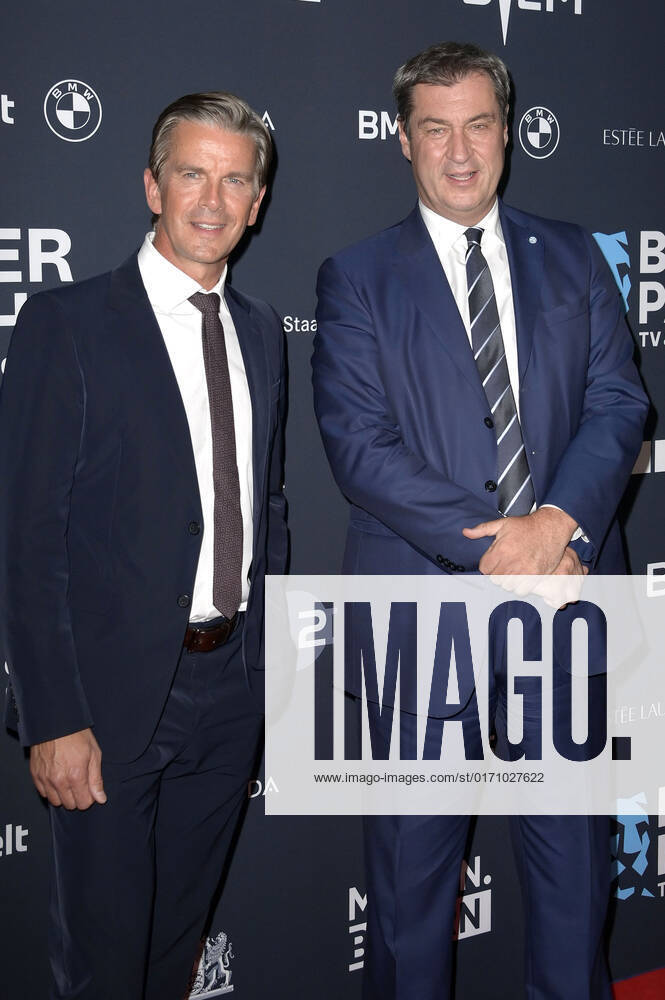 Markus Lanz und Markus Söder bei der Verleihung vom Blauer Panther - TV & Streaming Award 2022 in der BMW Welt. München