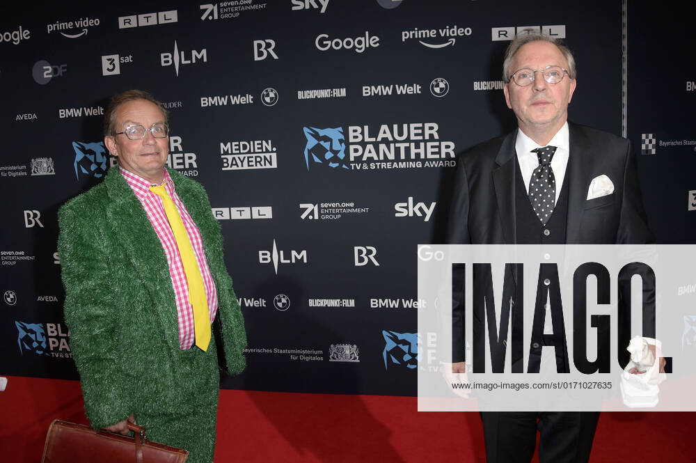 Wigald Boning und Olli Dittrich bei der Verleihung vom Blauer Panther - TV & Streaming Award 2022 in der BMW Welt. München