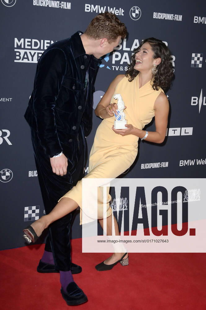 Daniel Donskoy und Soma Pysall bei der Verleihung vom Blauer Panther - TV & Streaming Award 2022 in der BMW Welt. München