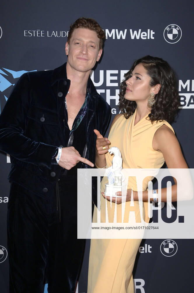 Daniel Donskoy und Soma Pysall bei der Verleihung vom Blauer Panther - TV & Streaming Award 2022 in der BMW Welt. München