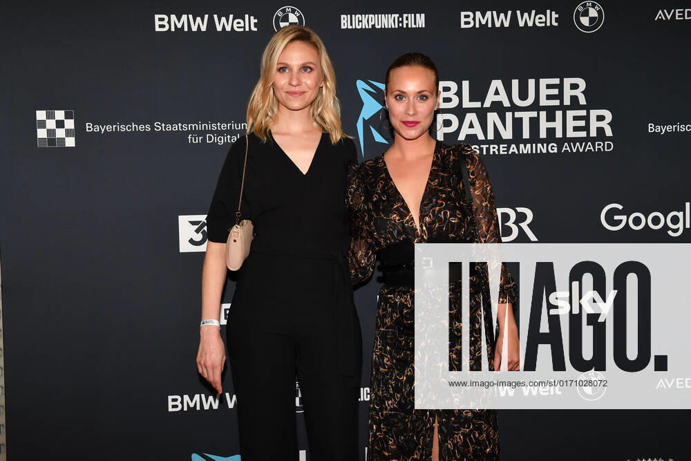 Alina Tomnikov und Sina Tkotsch Verleihung Blauer Panther - TV & Streaming Award 2022 Ehrung, Auszeichnung, Preis BMW Welt München 19. Oktober 2022