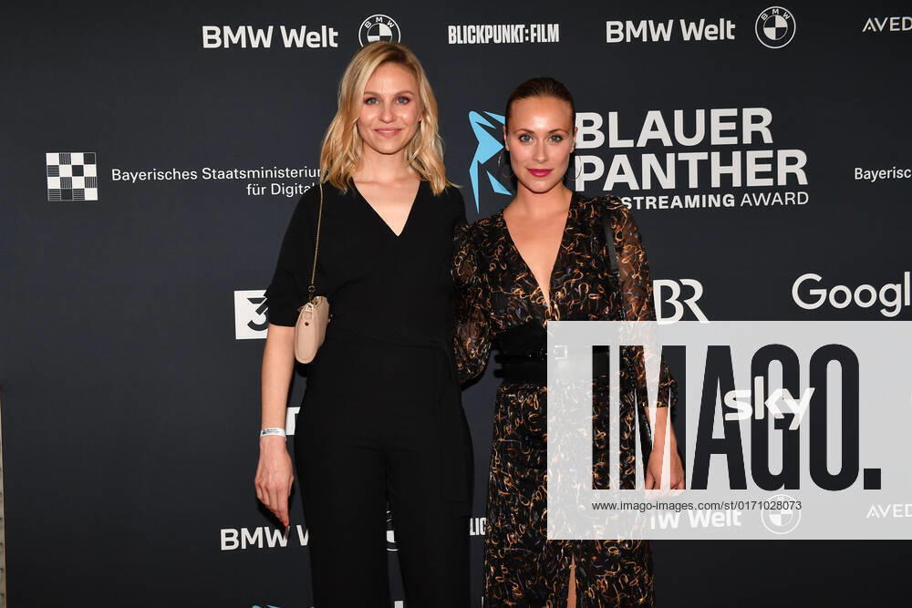 Alina Tomnikov und Sina Tkotsch Verleihung Blauer Panther - TV & Streaming Award 2022 Ehrung, Auszeichnung, Preis BMW Welt München 19. Oktober 2022