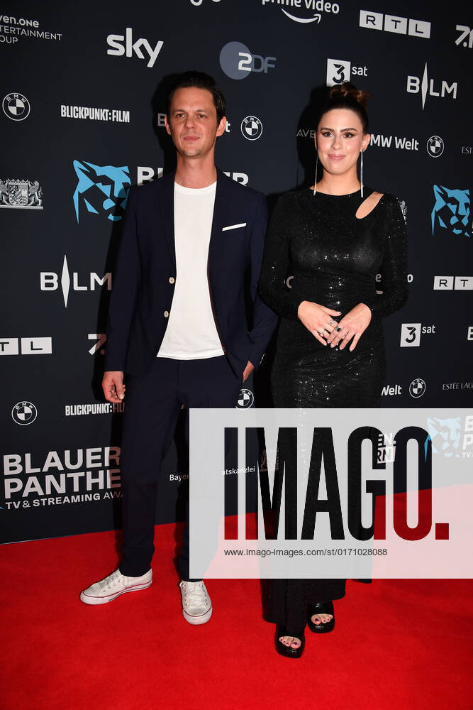 Jo Schueck und Salwa Houmsi Verleihung Blauer Panther - TV & Streaming Award 2022 Ehrung, Auszeichnung, Preis BMW Welt München 19. Oktober 2022