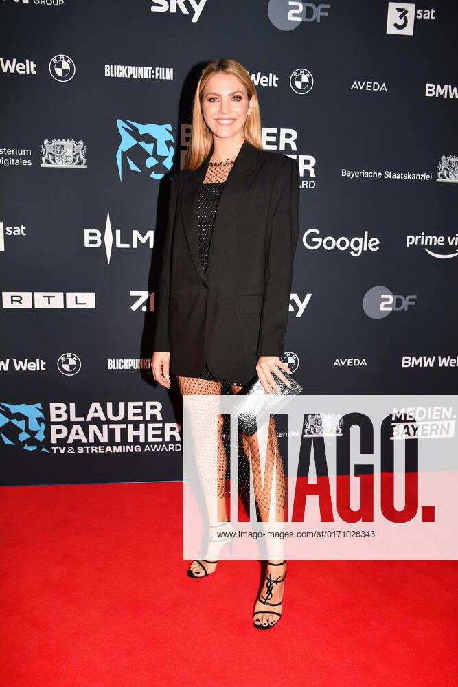 Viviane Geppert Verleihung Blauer Panther - TV & Streaming Award 2022 Ehrung, Auszeichnung, Preis BMW Welt München 19. Oktober 2022