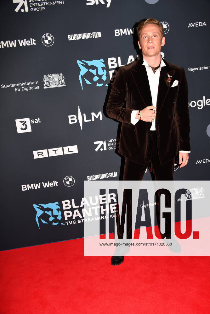 Matthias Schweighöfer Verleihung Blauer Panther - TV & Streaming Award 2022 Ehrung, Auszeichnung, Preis BMW Welt München 19. Oktober 2022