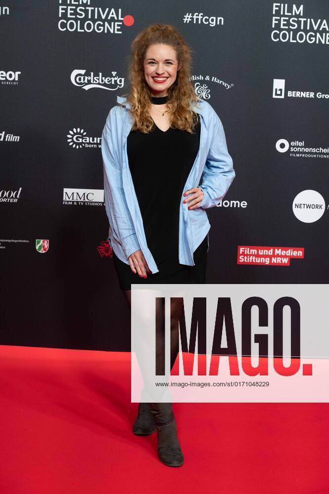 Madeleine KRAKOR, Schauspielerin, Roter Teppich, Red Carpet Show, Ankunft, arrival, Eroeffnung des Film Festival Cologne in Koeln