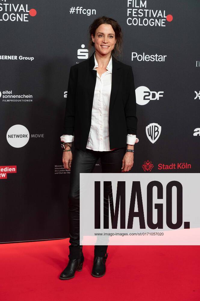 Stefanie WILPERT, Schauspielerin, Roter Teppich, Red Carpet Show, Ankunft, arrival, Eroeffnung des Film Festival Cologne in Koeln