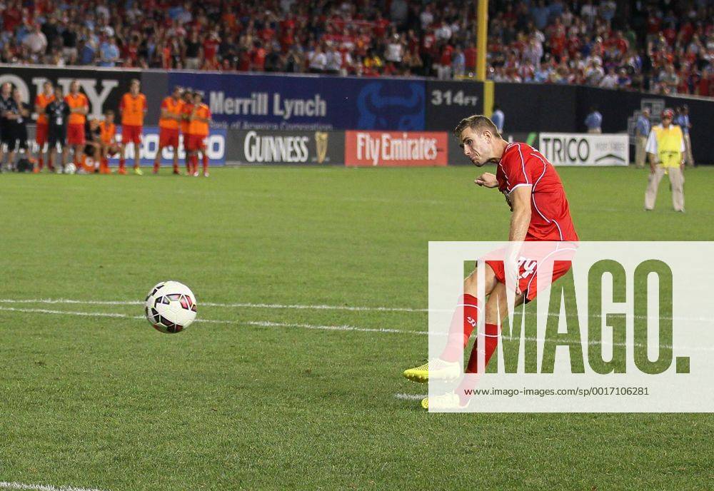 Liverpool s Jordan Henderson scoring his penalty - International Champions Cup 2014 - Manchester City vs Liverpool - Yankee Stadium - New York - USA - 30th July 2014 - Picture David Klein Sportimage .
