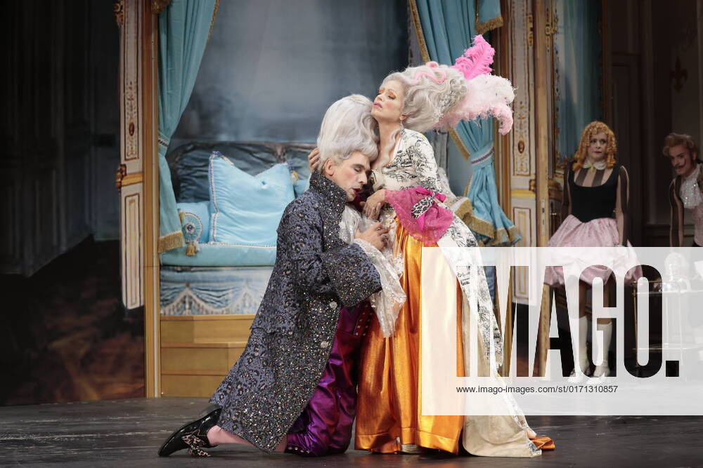 Deutschland, Berlin, Komödie am Kurfürstendamm im Schiller Theater, Fotoprobe von MARIE-ANTOINETTE oder Kuchen für alle! von Peter Jordan, durchgesehen und ergänzt von Leonhard Koppelmann, Regie: Peter Jordan und Leonhard Koppelmann, Bühne: Stefanie Bruhn, Kostüm: Barbara Aigner, Musik: Philipp Haagen mit Anna Thalbach, Alexander Simon, Annika Kuhl, Max von Pufendorf und Philipp Haagen