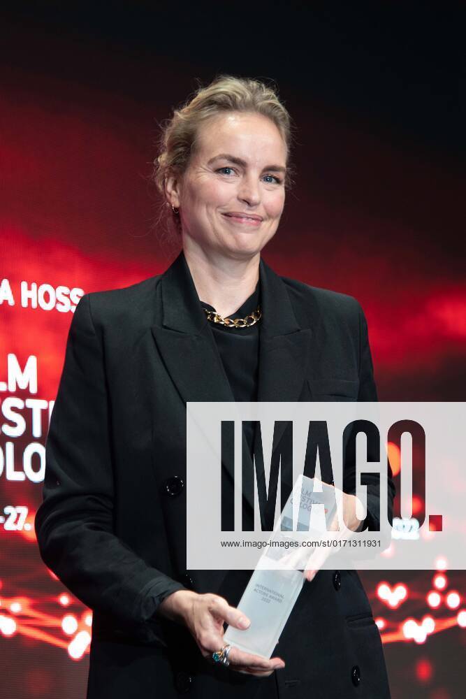 Schauspielerin Nina HOSS bekommt den International Actors Award, Film Festival Cologne awards in Koeln