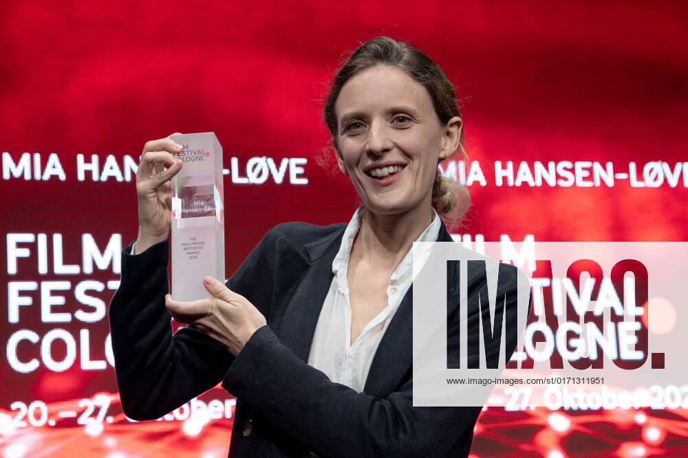 Regisseurin Mia HANSEN-LOVE, LOEVE, (links) bekommt den The Hollywood Reporter Award, Film Festival Cologne awards in Koeln
