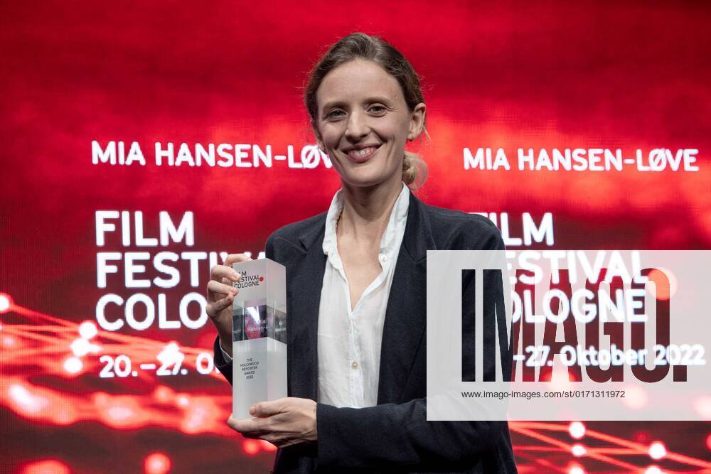 Regisseurin Mia HANSEN-LOVE, LOEVE, (links) bekommt den The Hollywood Reporter Award, Film Festival Cologne awards in Koeln