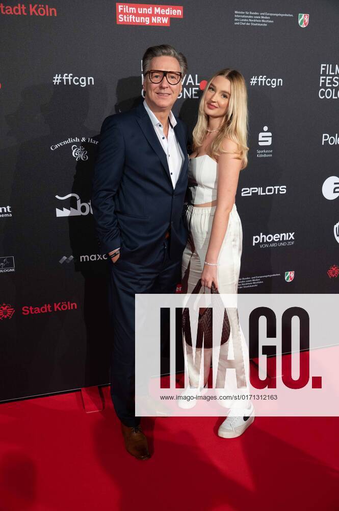 Martin ARMKNECHT, Schauspieler, mit Tochter Stella, Roter Teppich, Red Carpet Show, Ankunft, arrival, Film Festival Cologne awards in Koeln