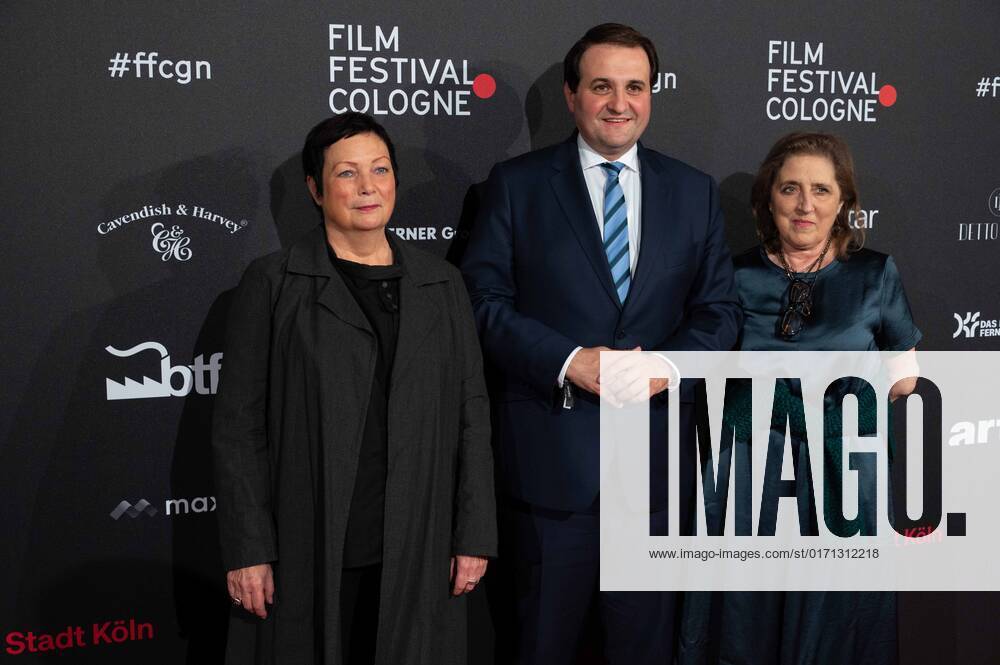 V.l. Martina RICHTER, Leiterin des Fil Festivals Cologne, Nathanael LIMINSKI, Leiter der Staatskanzlei NRW, Petra MUELLER, Müller, Leiterin der Filmstiftung NRW, Roter Teppich, Red Carpet Show, Ankunft, arrival, Film Festival Cologne awards in Koeln