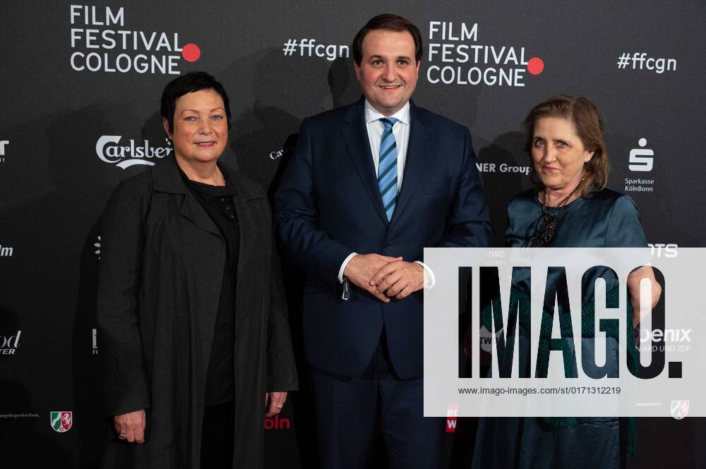 V.l. Martina RICHTER, Leiterin des Fil Festivals Cologne, Nathanael LIMINSKI, Leiter der Staatskanzlei NRW, Petra MUELLER, Müller, Leiterin der Filmstiftung NRW, Roter Teppich, Red Carpet Show, Ankunft, arrival, Film Festival Cologne awards in Koeln