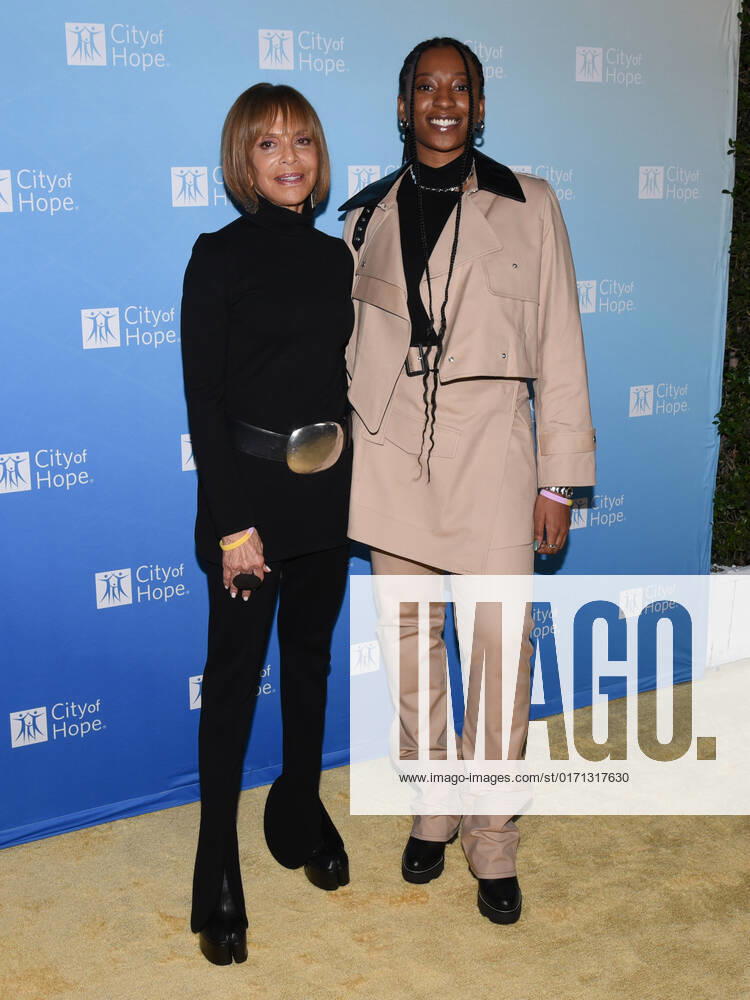 Los Angeles, California - Sylvia Rhone and WondaGurl. City Of Hope s 2022 Spirit Of Life Gala. Photo Credit: Billy Bennight AdMediaSeries The White Lotus . 285508 2022-10-27 California West Hollywood