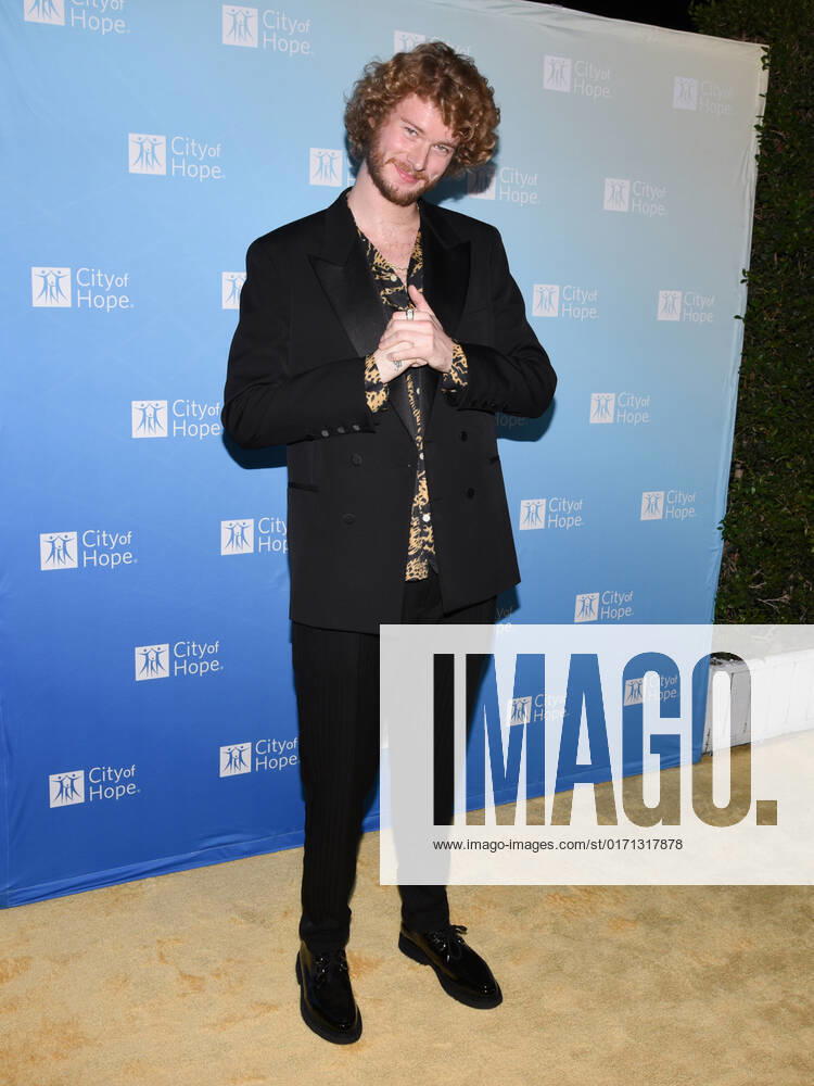 Los Angeles, California - Yung Gravy. City Of Hope s 2022 Spirit Of Life Gala. West Hollywood USA - ZUMAa123 20221027_zaa_a123_007