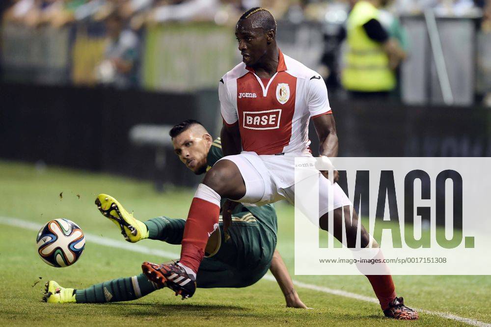 20140805 - LIEGE, BELGIUM: Panathinaikos Konstantino Triantafyllopoulos and Standard s Paul-Jose Mpoku Ebunge fight for the ball during the return leg match between Greek soccer team Panathinaikos and Belgian first league soccer team Standard de Liege in the third qualifying round of the UEFA Champions League competition, Tuesday 05 August 2014, in Athens. The first leg match resulted in a 0-0 draw. YORICKxJANSENS premiumd Aufmach20211121