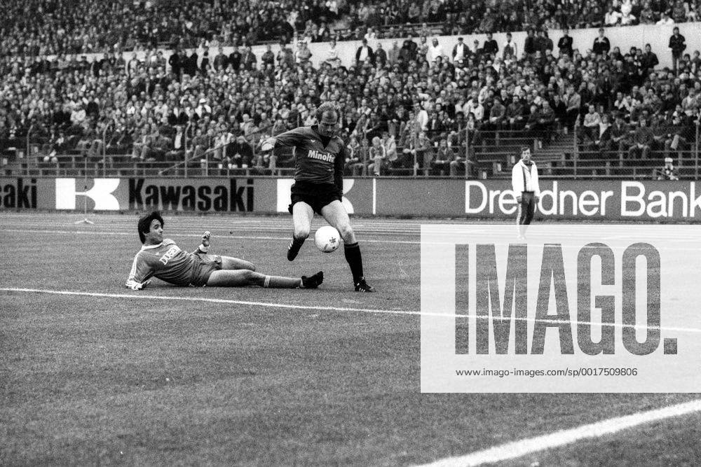 Eintracht Frankfurt - SV Darmstadt 98: Jürgen Kalb (li., Darmstadt) gegen Willi Neuberger (Frankfurt)