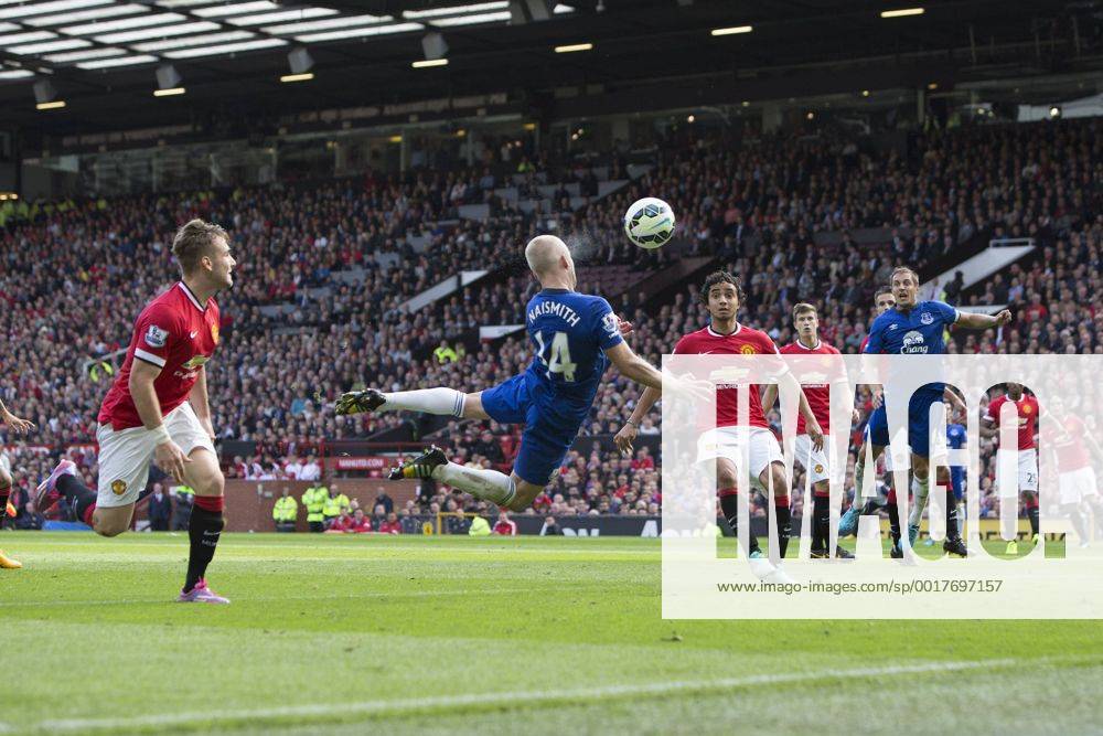 Steven Naismith of Everton scores the equalising goal - Manchester United vs. Everton - Barclay s Premier League - Old Trafford - Manchester - 04 10 2014 Pic Philip Oldham Sportimage .
