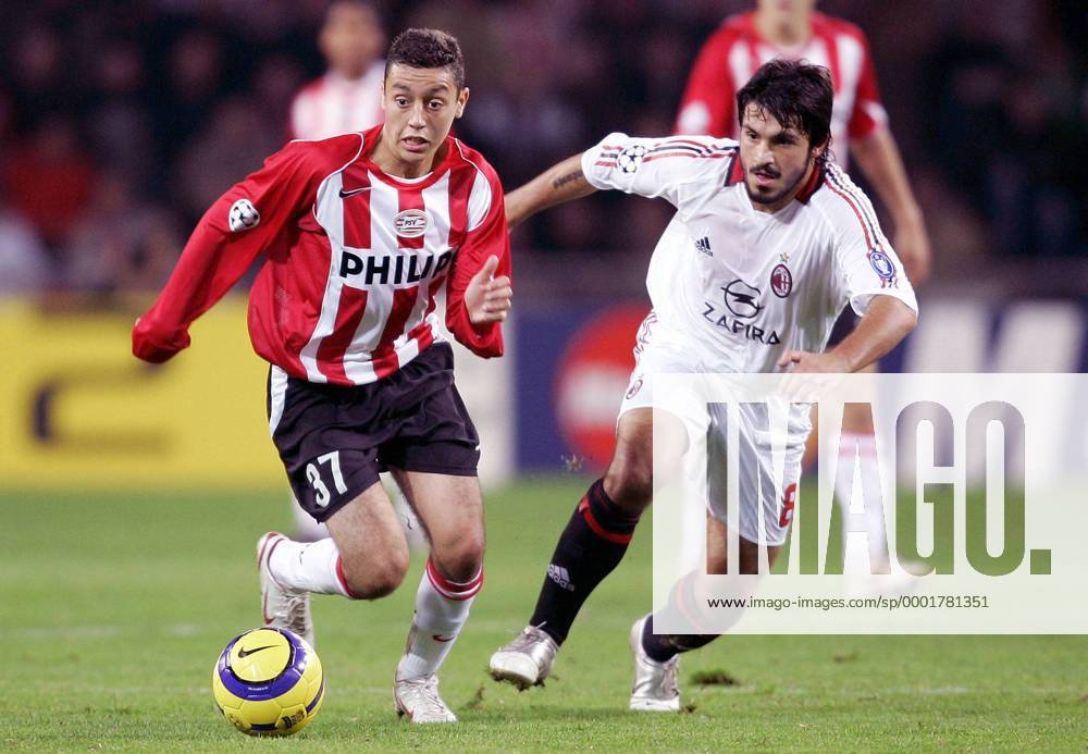 Ismail Aissati (Eindhoven, li.) gegen Gennaro Gattuso (Milan) - Fußball EC 1 Herren Champions League 2005 2006, PSV Eindhoven - AC Mailand 1:0 Gruppe Eindhoven Dynamik,