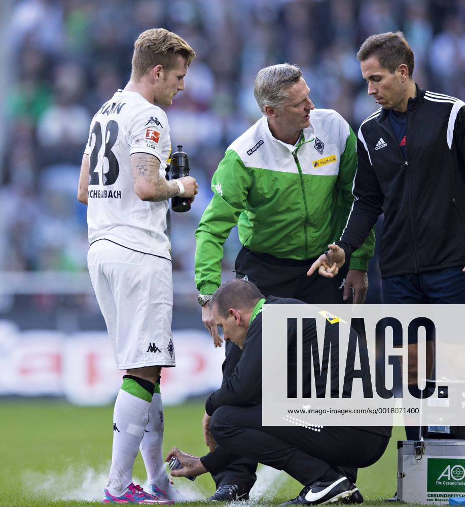 Mönchengladbach, 02.11.2014, Borussia Park Andre Hahn (BMG) wird beghandelt VfL Borussia Mönchengladbach - TSG Hoffenheim mm