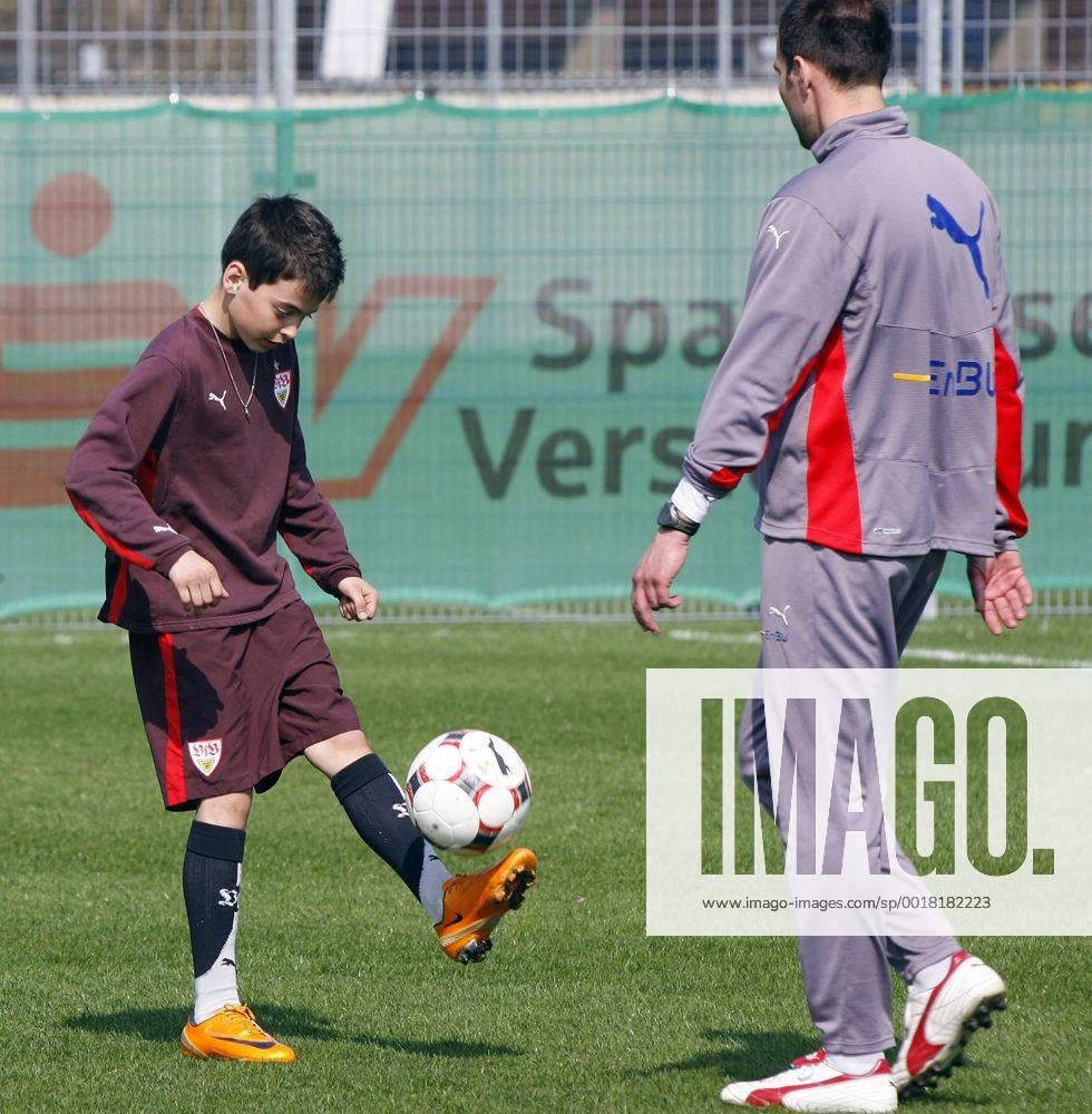 VfB Stuttgart Training Yannick Babbel mit Vater Markus Babbel (Teamchef VfB Stuttgart) 07.04.2009