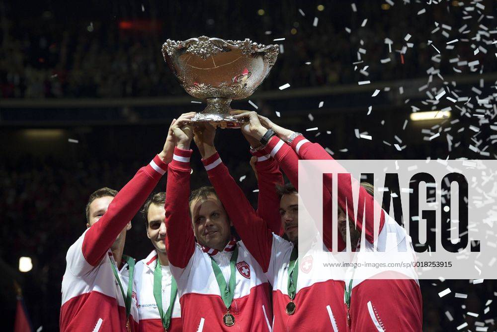 Die Schweiz gewinnt den Davis Cup Daviscup 2014, mit Marco Chiudinelli, Roger Federer, Captain Severin Lüthi, Stanislas Wawrinka und Michael Lammer - Tennis, Davis Cup Daviscup Finale, Lille - 23 11 2014 JBAutissier