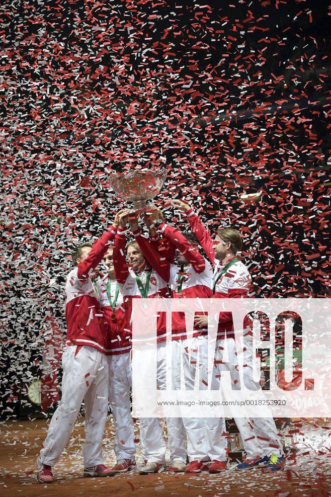 Die Schweiz gewinnt den Davis Cup Daviscup 2014, mit Marco Chiudinelli, Roger Federer, Captain Severin Lüthi, Stanislas Wawrinka und Michael Lammer - Tennis, Davis Cup Daviscup Finale, Lille - 23 11 2014 JBAutissier