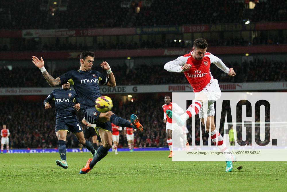 Aktuell Fußball, England, Premier League, FC Arsenal - FC Southampton Arsenal s Olivier Giroud fires in a shot Barclays Premier League- Arsenal vs Southampton - Emirates Stadium - England - 3rd December 2014 - Picture David Klein Sportimage .