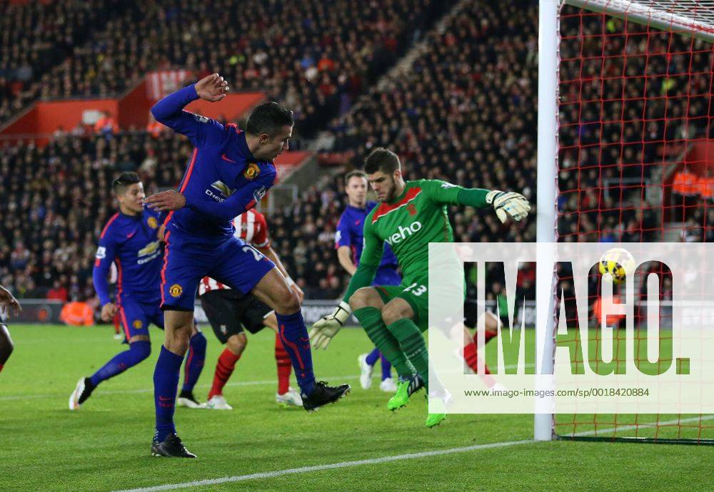 Manchester United ManU s Robin Van Persie scoring his sides second goal Barclays Premier League- Southampton vs Manchester United - St Mary s Stadium - England - 8th December 2014 - Picture David Klein Sportimage .