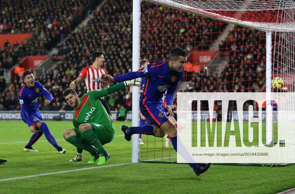 Manchester United ManU s Robin Van Persie celebrates scoring his sides second goal Barclays Premier League- Southampton vs Manchester United - St Mary s Stadium - England - 8th December 2014 - Picture David Klein Sportimage .