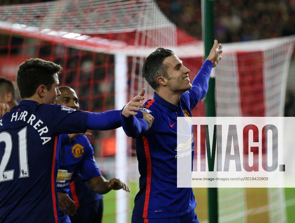 Manchester United ManU s Robin Van Persie celebrates scoring his sides second goal Barclays Premier League- Southampton vs Manchester United - St Mary s Stadium - England - 8th December 2014 - Picture David Klein Sportimage .