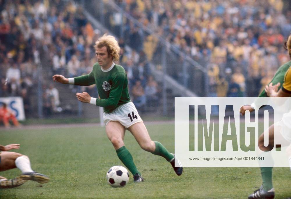 Uli Hoeneß (BR Deutschland) am Ball Fußball WM Herren Weltmeisterschaft 1974, Länderspiel, Nationalmannschaft, Nationalteam, Nationaltrikot, Vdia Einzelbild Gruppe 1 Hamburg
