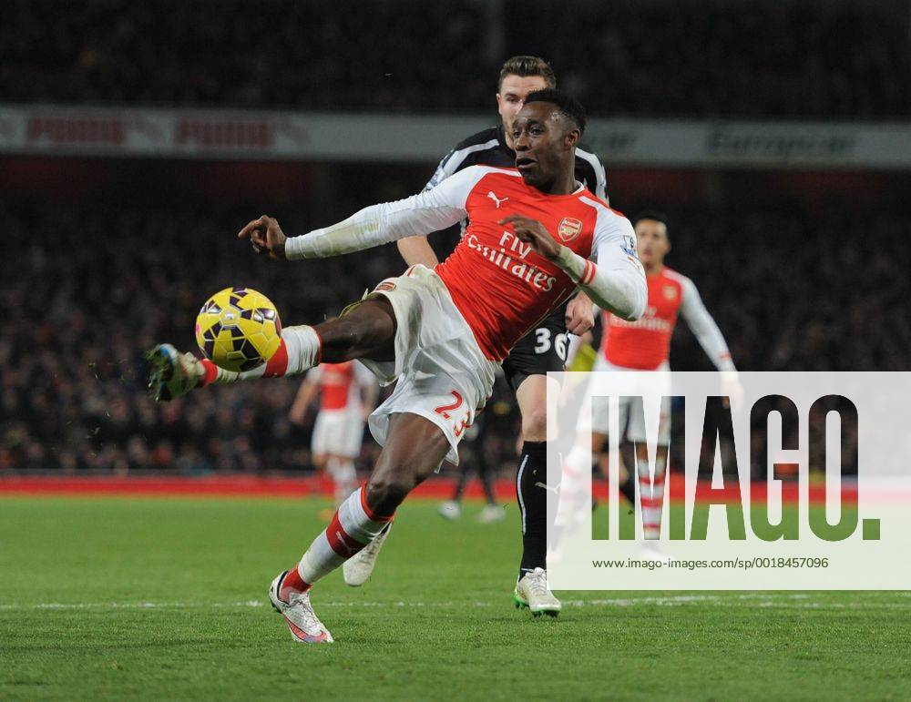 Aktuell Fußball, England, Premier League, FC Arsenal - Newcastle United Arsenal v Newcastle 13.12.2014. Pic Darren Jack. Danny Welbeck (Arsenal) shoots at goal