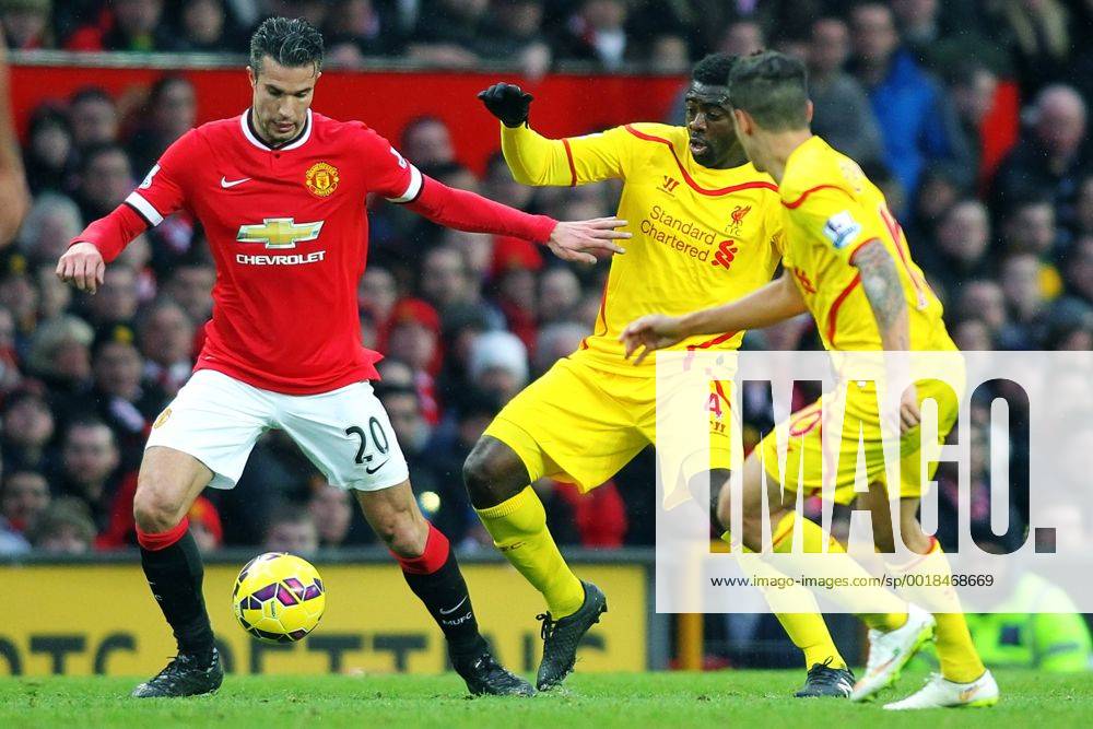 Manchester, England. Premier League. Manchester United ManU versus FC Liverpool. Liverpool defender Kolo Toure battles with Manchester United forward Robin van Persie Keevilx ActionPlus11583221