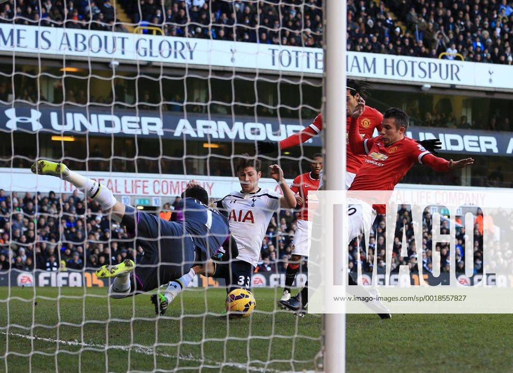Tottenham s Hugo Lloris saves from Manchester United ManU s Robin Van Persie Barclays Premier League - Tottenham Hotspur vs Manchester United - White Hart Lane - England - 28th December 2014 - Picture David Klein Sportimage .
