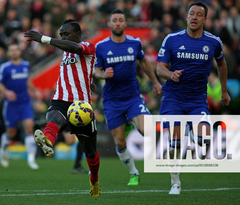 Football - 2014 2015 Premier League - Southampton vs. Chelsea Southampton s Sadio Mane flicks the ball past Thibaut Courtois of Chelsea to open the scoring at St Mary s Stadium Southampton Colorsport Shaun Boggust