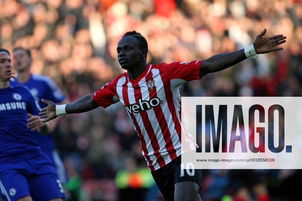 Football - 2014 2015 Premier League - Southampton vs. Chelsea Southampton s Sadio Mane celebrates open the scoring at St Mary s Stadium Southampton Colorsport Shaun Boggust