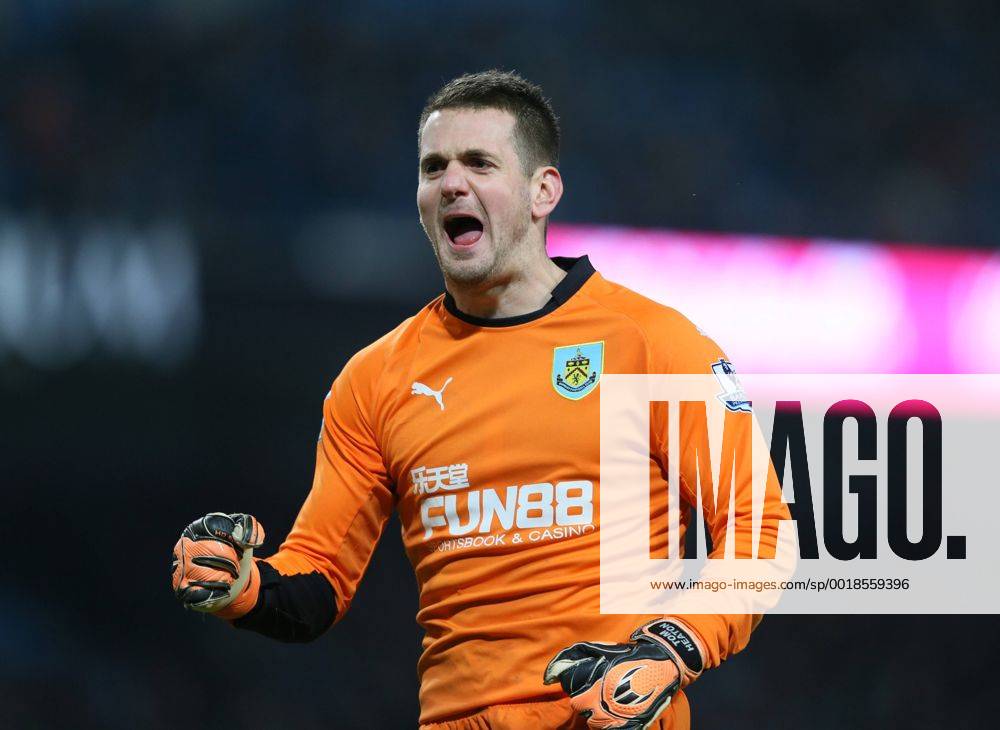 Thomas Heaton of Burnley celebrates their equalising goal - Barclays Premier League - Manchester City vs Burnley FC - Etihad Stadium - Manchester - England - 28th December 2014 - Picture Simon Bellis Sportimage .