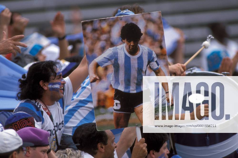 Diego Armando Maradona (Argentinien) wird von den Fans immer noch als lebende Legende verehrt Fußball WM Herren Weltmeisterschaft 1994, Nationalmannschaft, Nationalteam, Nationaltrikot, Länderspiel, Gruppe D Totale Foxboro Stadium, Stadion Boston