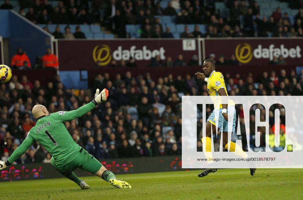 Yannick Bolasie hits the post for Palace with the goal at his mercy - Barclays Premiership Football - Aston Villa v Crystal Palace - Villa Park Birmingham - Season 14 15 - 01 01 2015 Photo: Malcolm Couzens Sportimage .