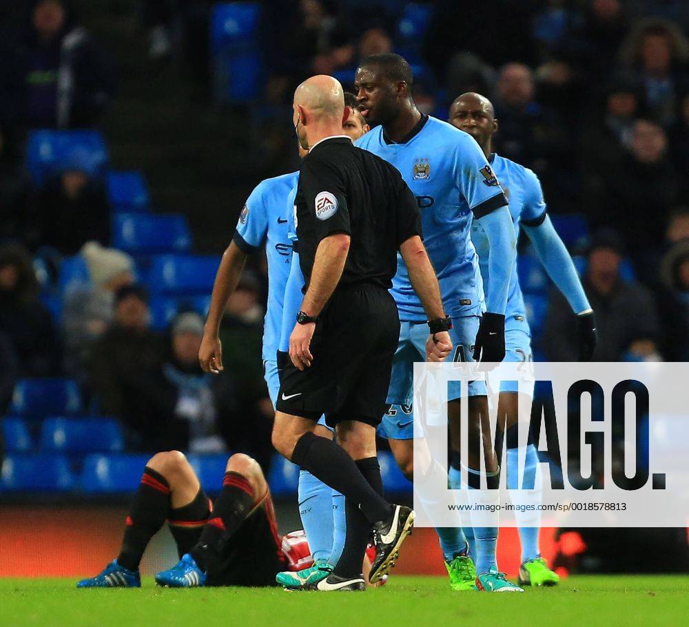 Yaya Toure of Manchester City confronts the referee - Manchester City vs. Sunderland - Barclay s Premier League - Etihad Stadium - Manchester - 28 12 2014 Pic Philip Oldham Sportimage .