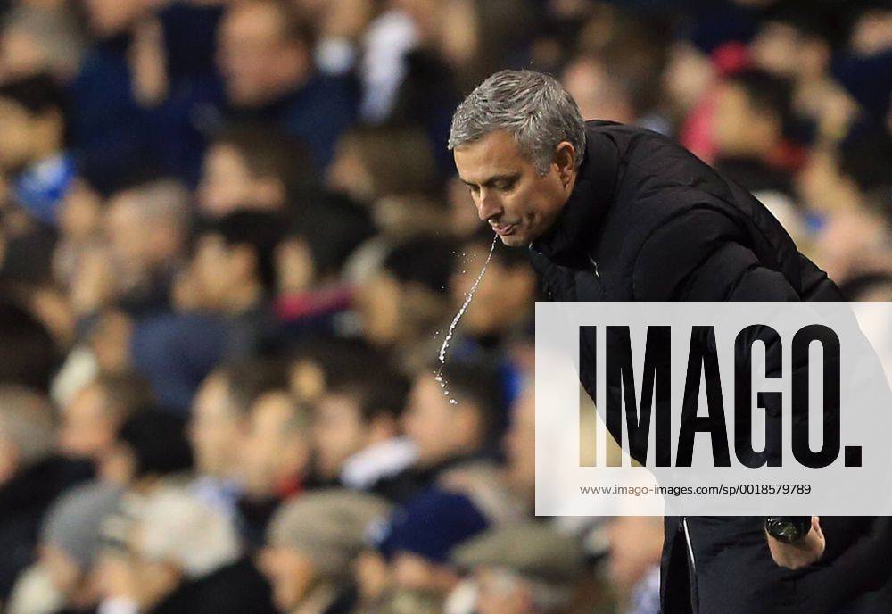 Chelsea s Jose Mourinho looks on dejected Barclays Premier League - Tottenham Hotspur vs Chelsea - White Hart Lane - England - 1st January 2015 - Picture David Klein Sportimage .