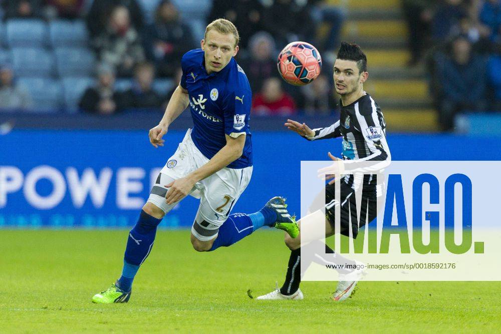 Leicester, England. FA Cup 3rd Round. Leicester versus Newcastle United. Remy Cabella (Newcastle United) is beaten by Richie De Laet of Leicester City. xGrahamxWilsonx ActionPlus11586380