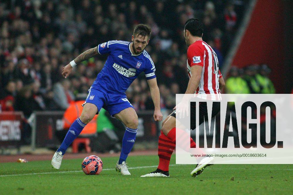 Football - 2014 2015 FA Cup - Third Round: Southampton vs. Ipswich Town Luke Chambers of Ipswich Town takes on Southampton s Graziano Pelle at St Mary s Stadium Southampton Colorsport Shaun Boggust